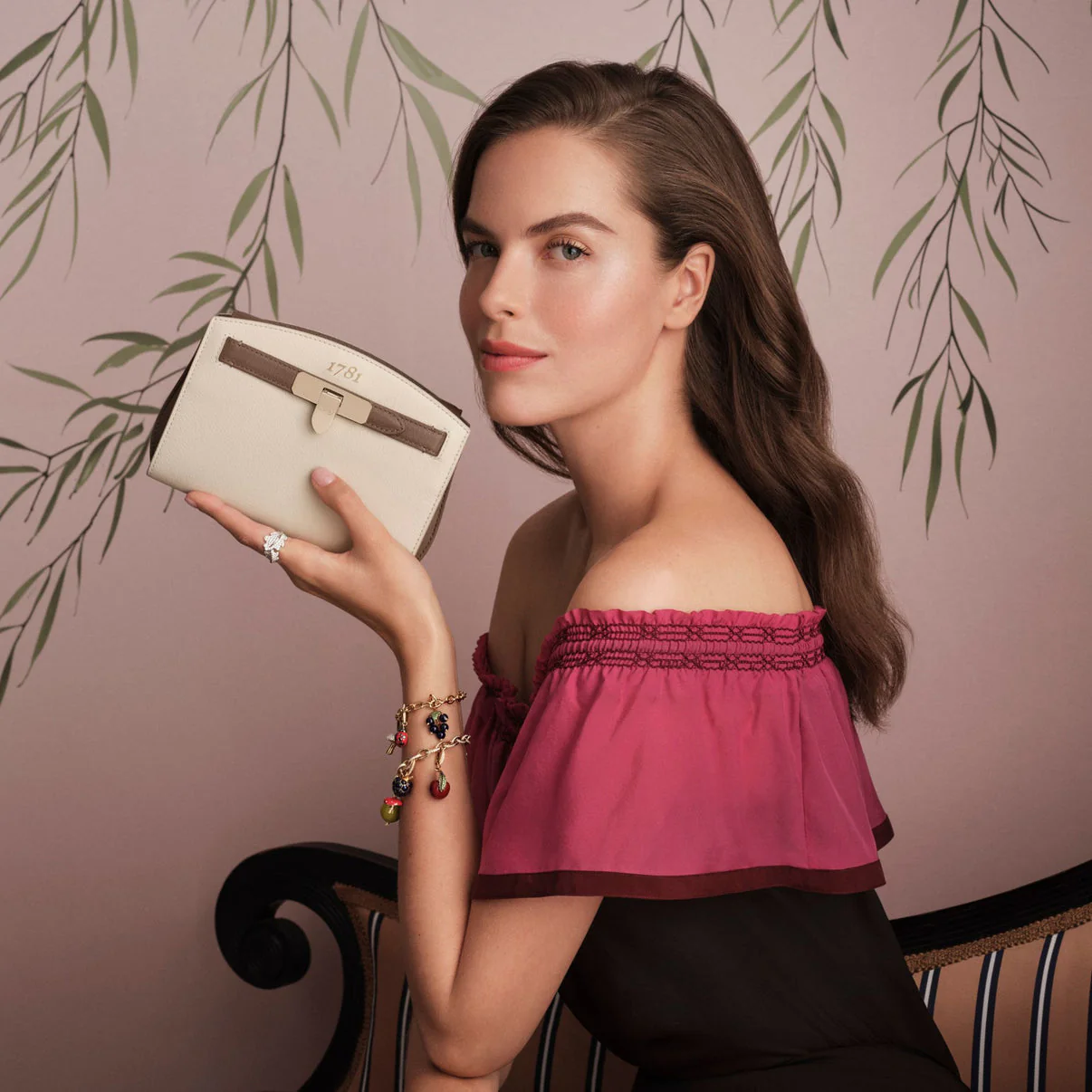 1781 Pochette Bi-colour Handbag in Pebble Grain Leather - Image 4