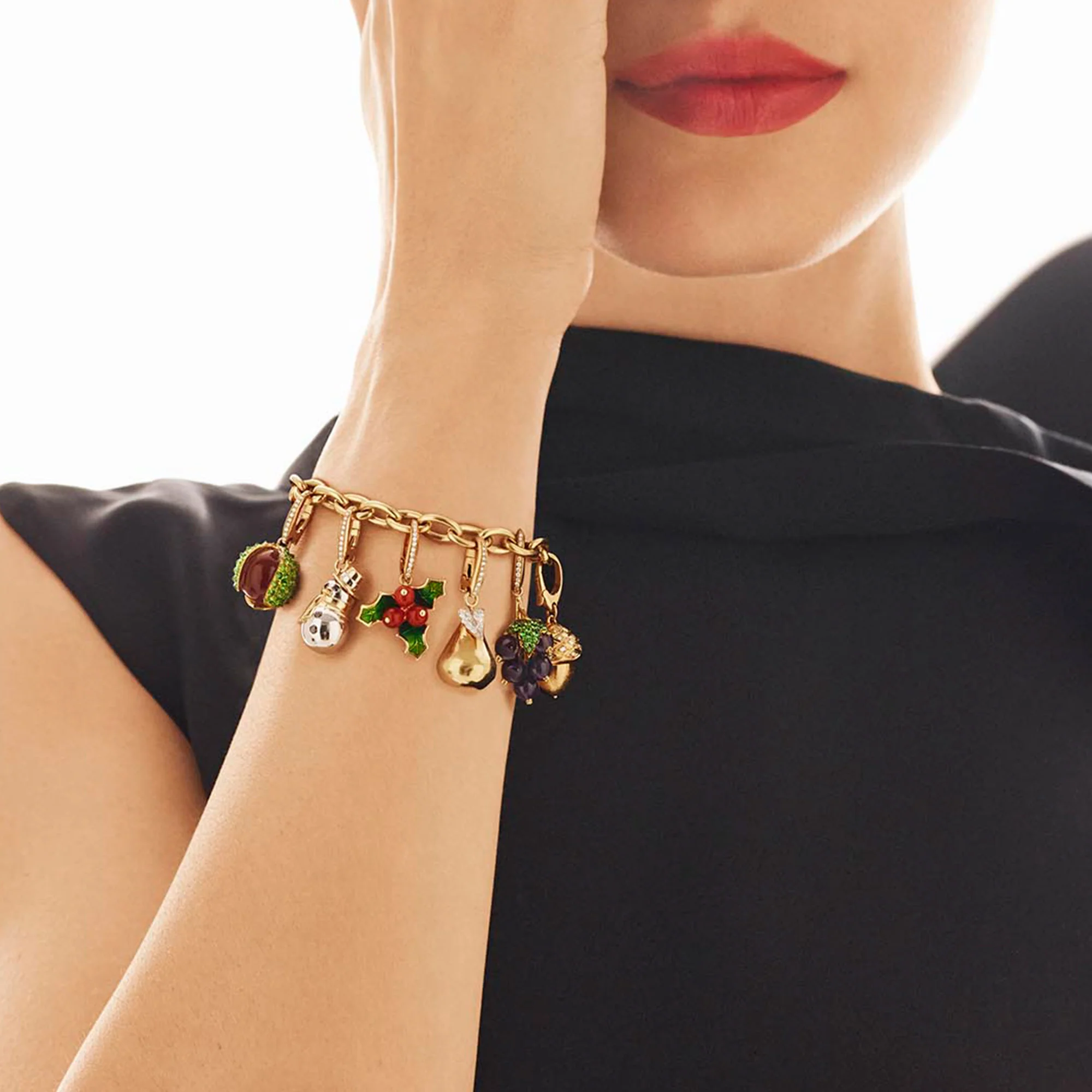 Woodland Blackcurrant Charm in Enamelled 18ct Yellow Gold with Tsavorites - Image 3