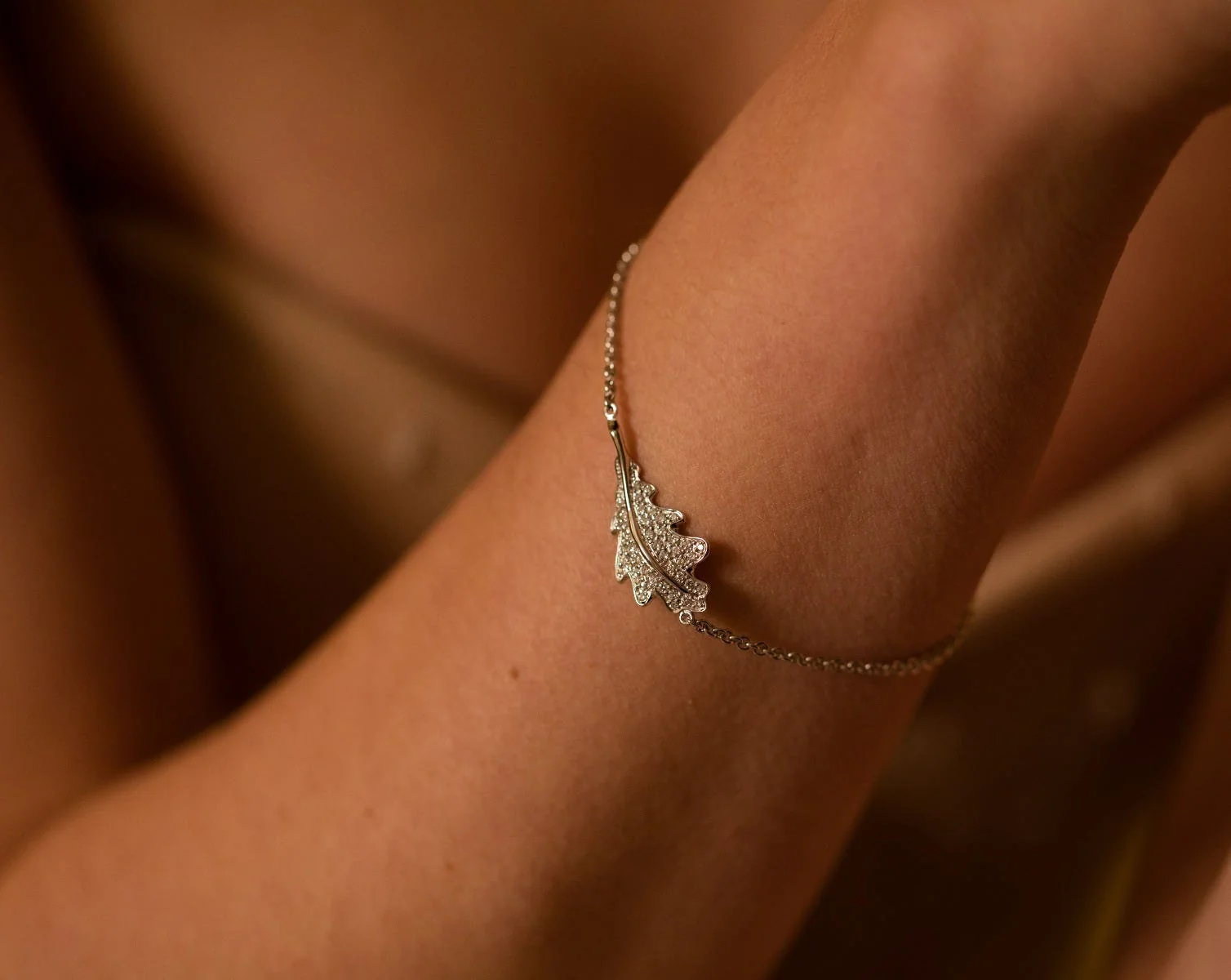 Woodland Single Oak Leaf Bracelet in 18ct Yellow Gold with Diamonds - Image 2